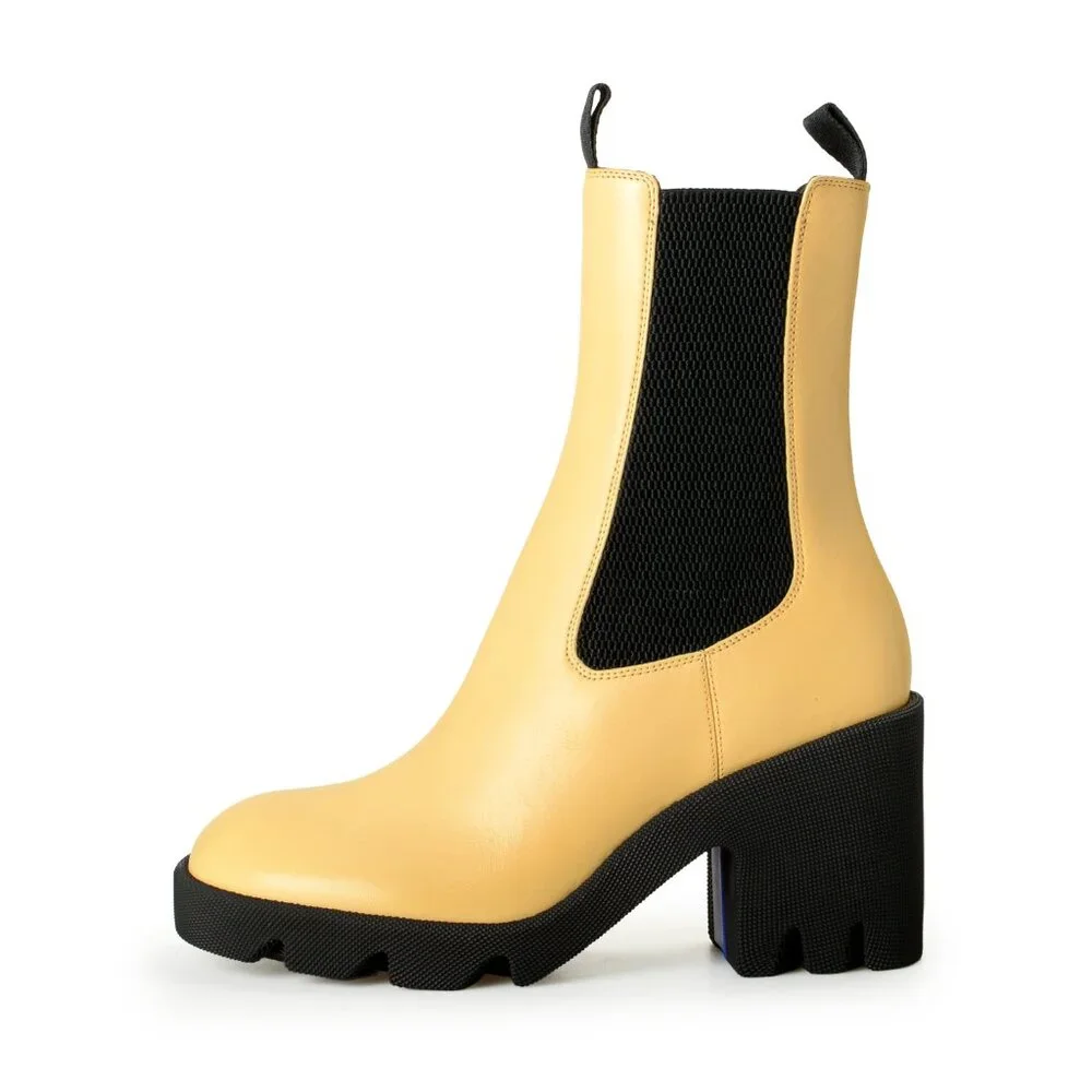 Burberry Women's "Stride Chelsea" Leather Heeled Booties Shoes US 9 EUR 39 - Picture 2 of 8